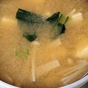 小松菜とえのきと豆腐のお味噌汁